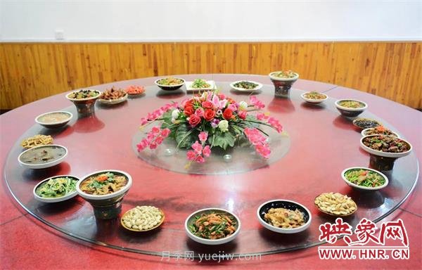 信陽羅山:月季飄香 美麗鄉(xiāng)村綻放美麗經(jīng)濟(圖3) 信陽羅山:月季飄香 美麗鄉(xiāng)村綻放美麗經(jīng)濟(圖3)